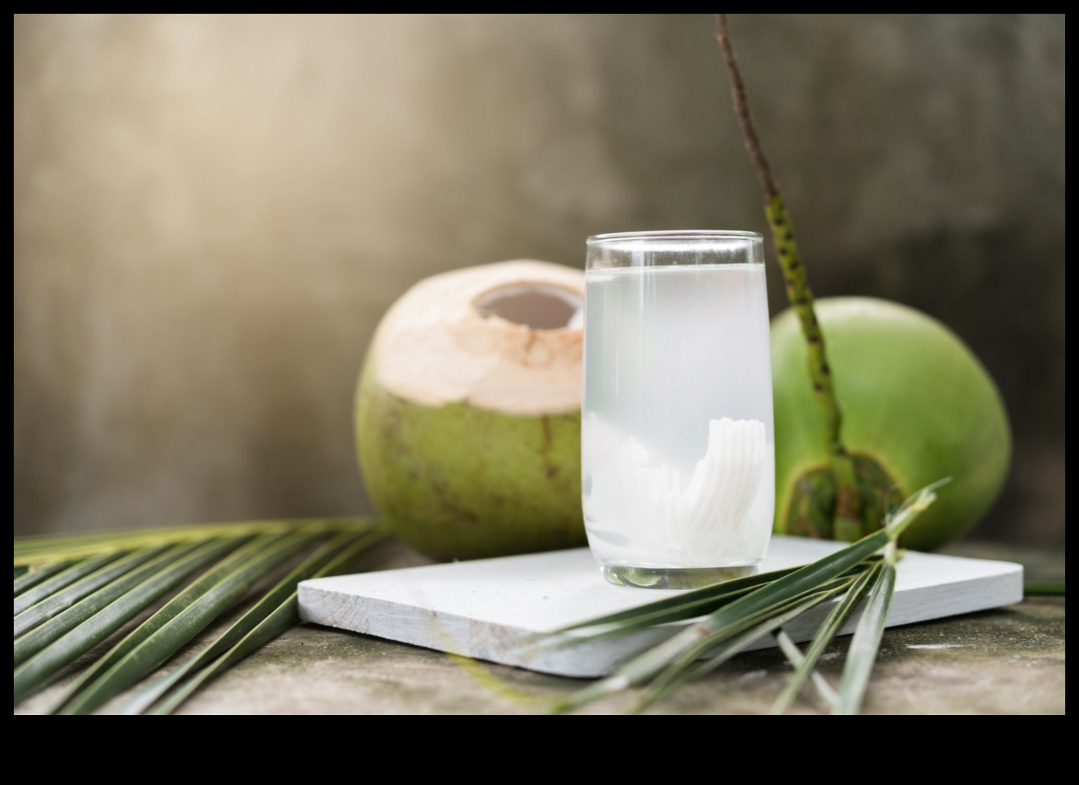 Apa de nucă de cocos revigorează dimineața pentru un început hidratant și energizant al zilei tale 2 Morning Revive: Începe-ți ziua cu magia de hidratare a apei de cocos
