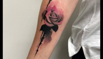 Cascada de cerneală: tatuaje cu acuarelă într-un spectru de frumusețe
